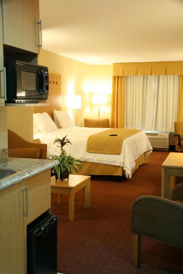 Holiday Inn Express Saltillo Zona Aeropuerto By Ihg Exterior foto