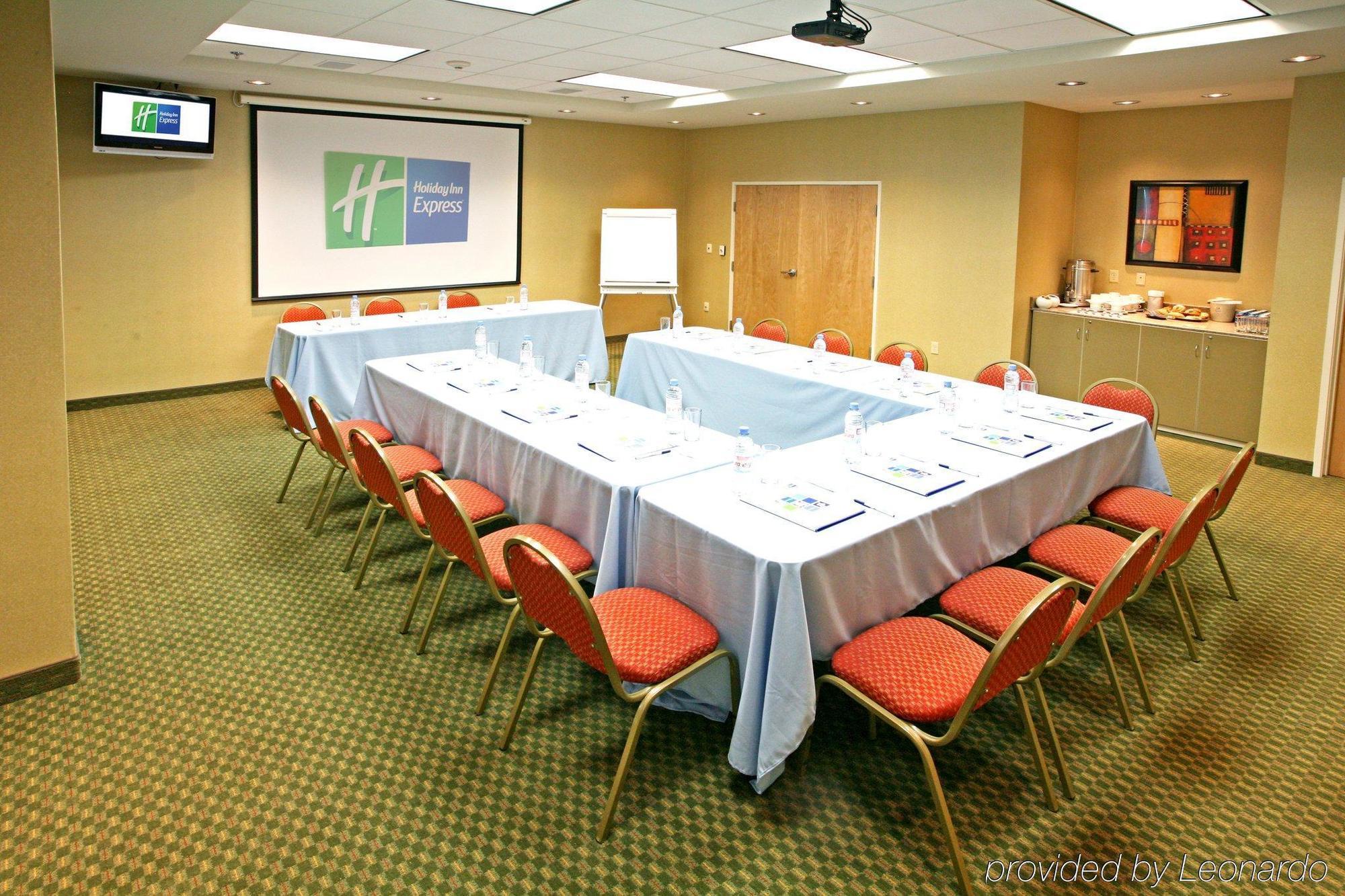 Holiday Inn Express Saltillo Zona Aeropuerto By Ihg Exterior foto