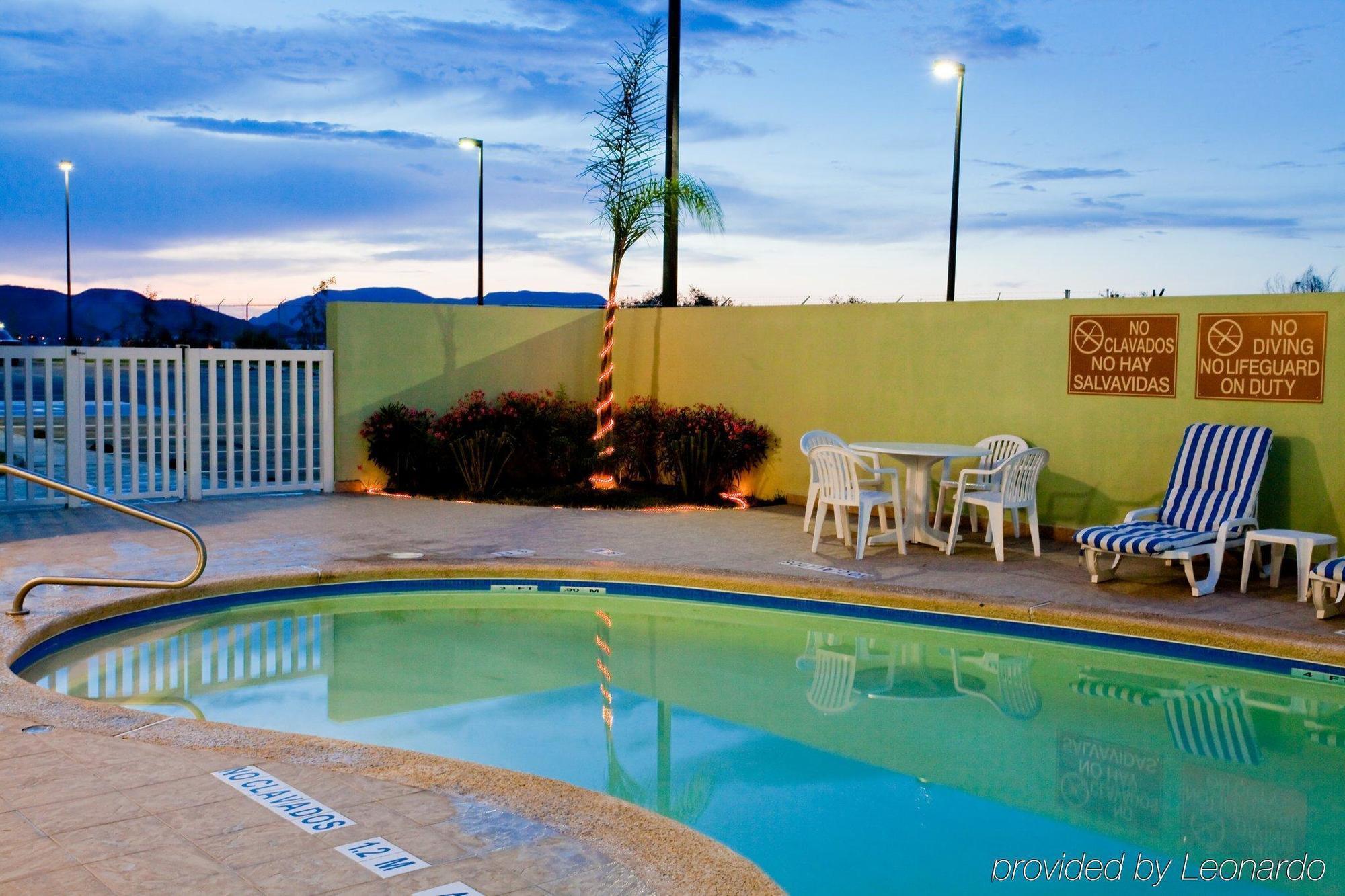 Holiday Inn Express Saltillo Zona Aeropuerto By Ihg Exterior foto