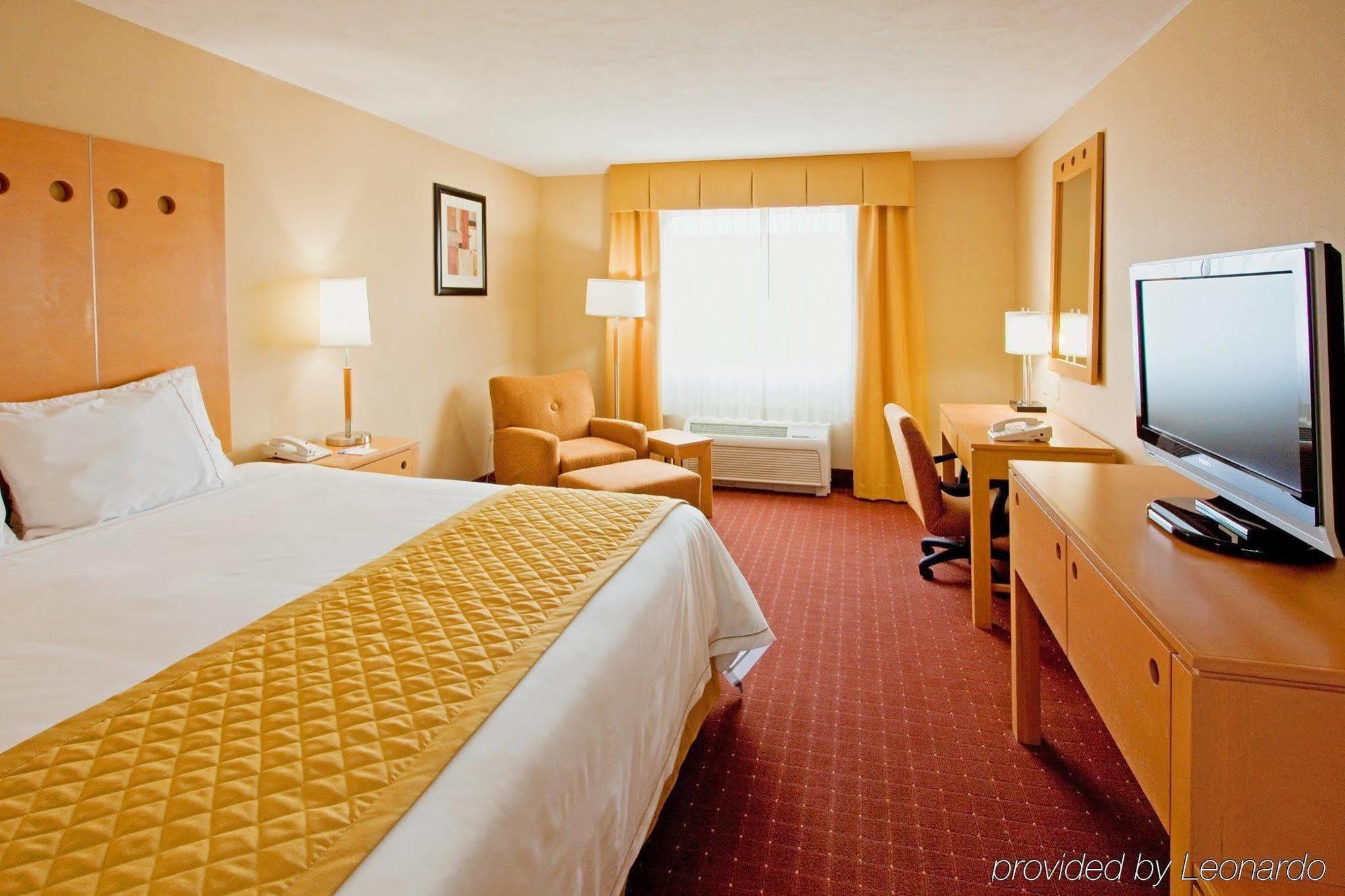 Holiday Inn Express Saltillo Zona Aeropuerto By Ihg Exterior foto