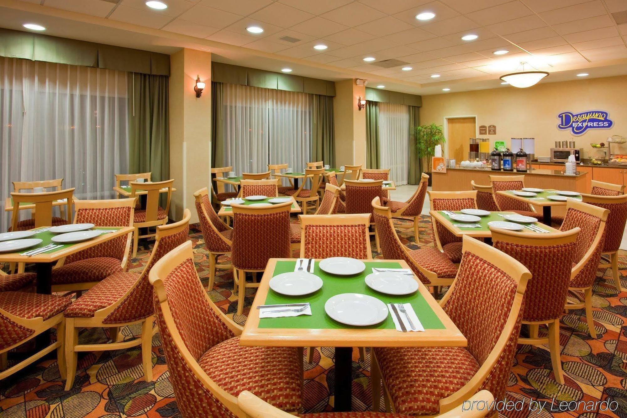 Holiday Inn Express Saltillo Zona Aeropuerto By Ihg Exterior foto